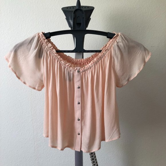 Forever 21 Short Sleeve Top Button Detail on Back - Picture 2 of 3